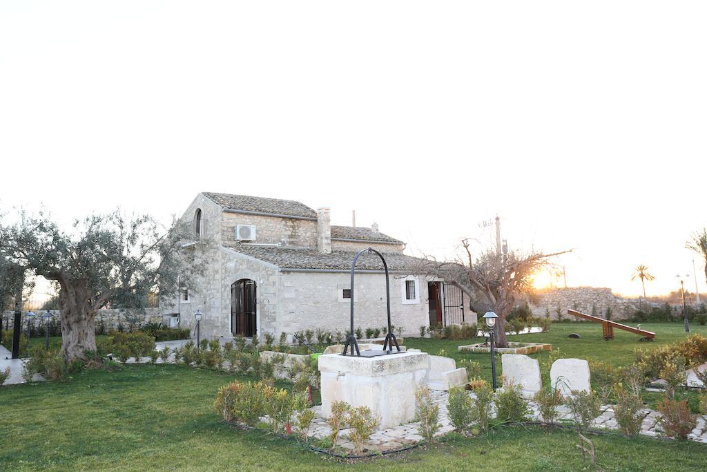 Serravalle Relais & Country Villa With Private Pool - Esclusive Use Chiaramonte Gulfi Værelse billede