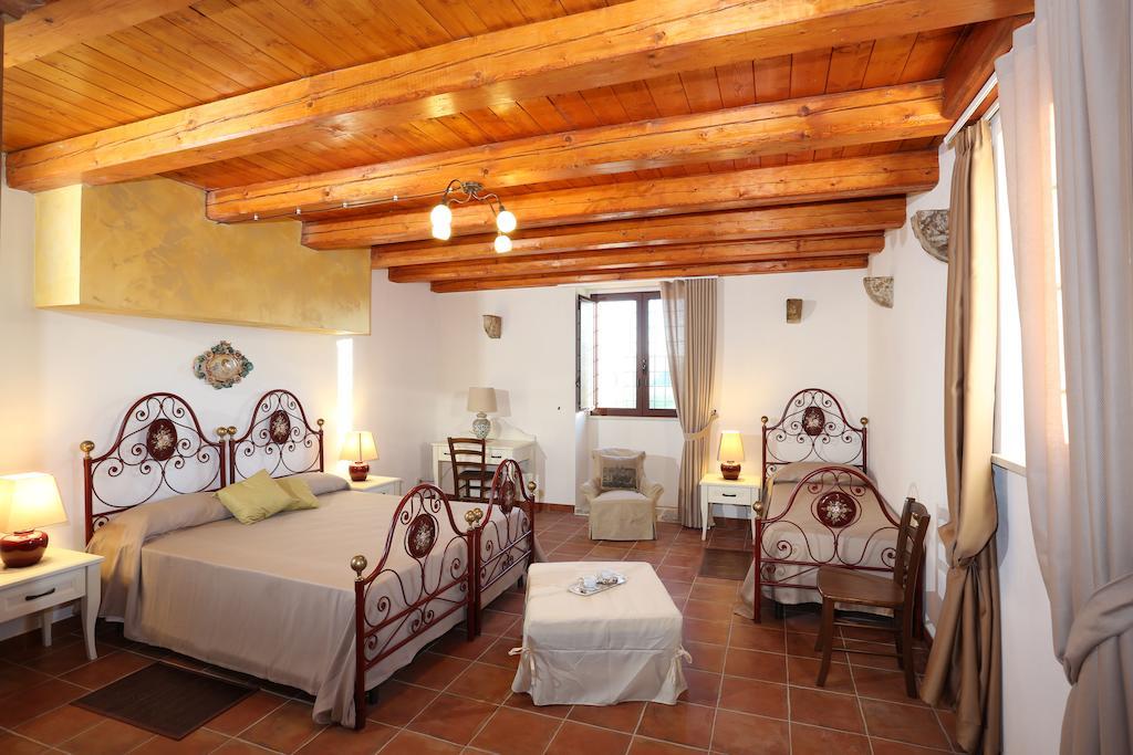 Serravalle Relais & Country Villa With Private Pool - Esclusive Use Chiaramonte Gulfi Værelse billede